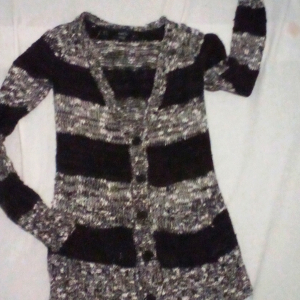 2 pocket button up sweater by Rue 21 sz medium BLK/static